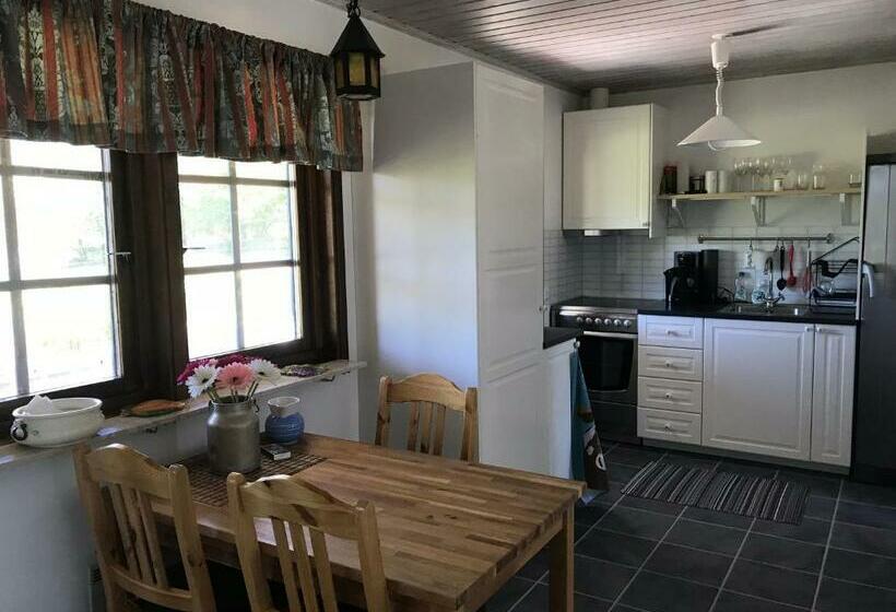 Дом 3 Спальни, Tuvagård B&b Vindhästar