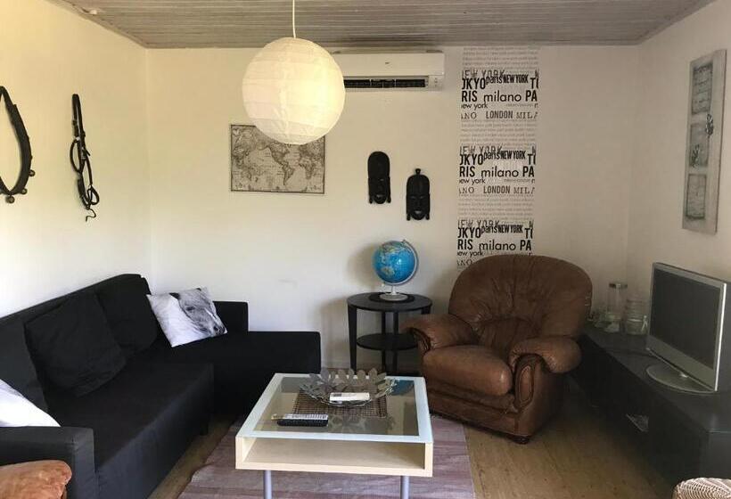 Дом 3 Спальни, Tuvagård B&b Vindhästar