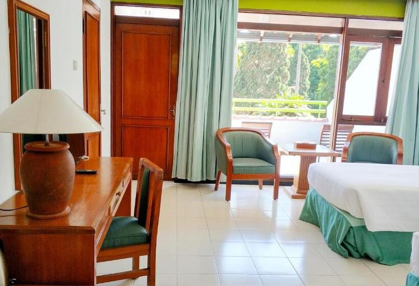 Номер Стандарт с Балконом, Grand Whiz Hotel Bromo