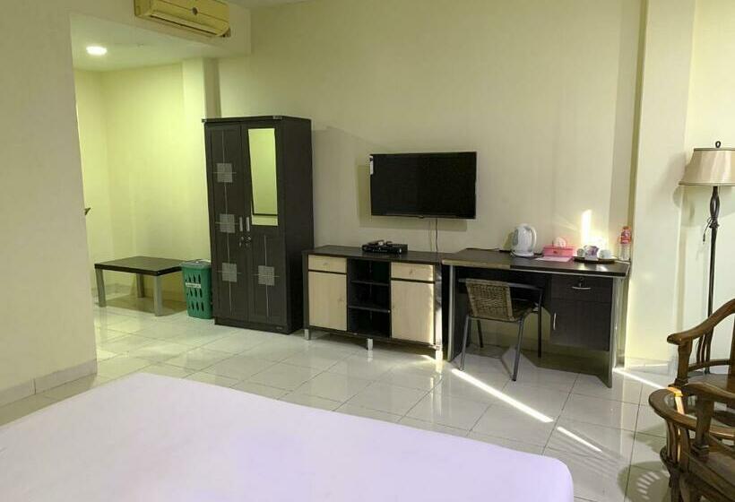 Номер Deluxe, Central City