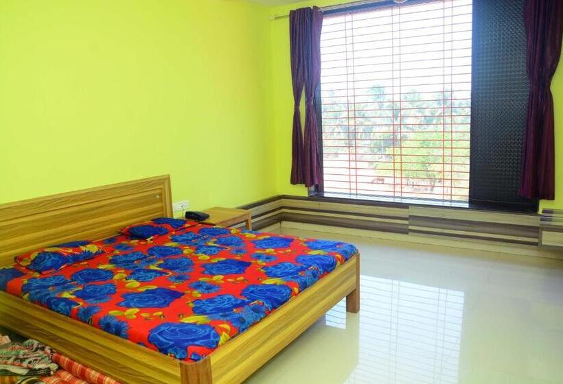 Номер Deluxe, Shreyas Guest House   Tatkare Villa
