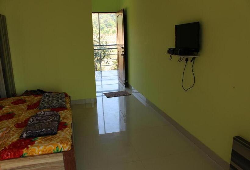 Номер Deluxe, Shreyas Guest House   Tatkare Villa