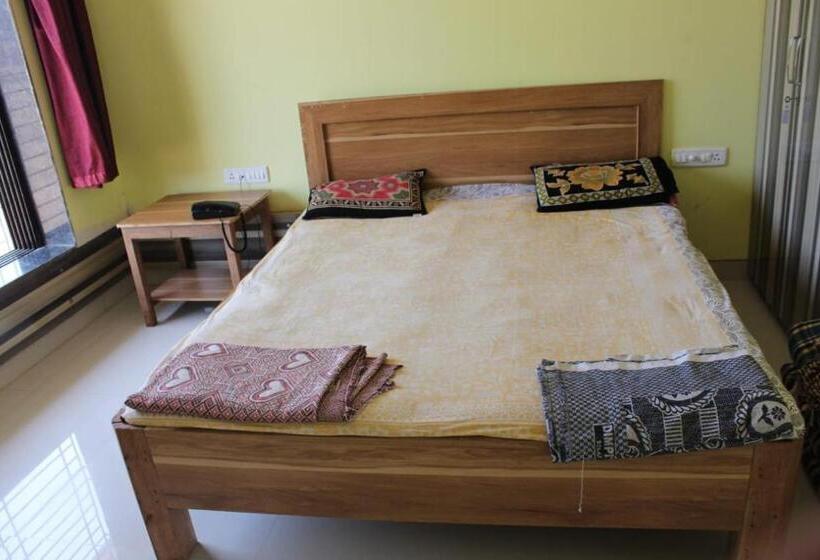 Номер Deluxe, Shreyas Guest House   Tatkare Villa
