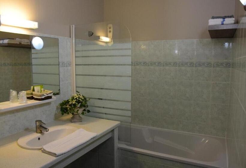 Номер Стандарт, Le Petit Relais