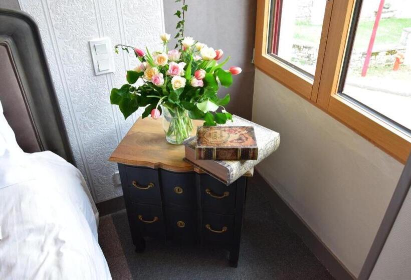 Номер Стандарт, Le Petit Relais