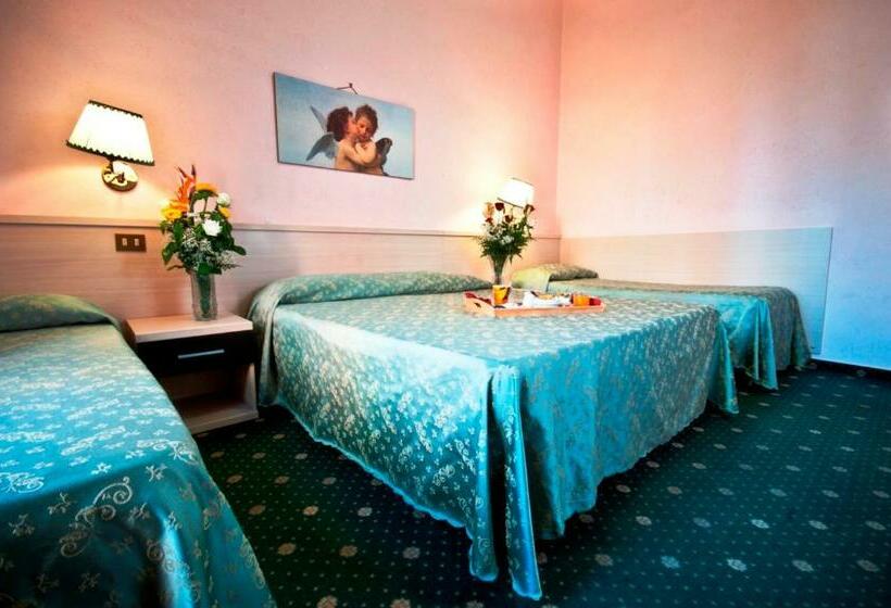 Habitación Cuádruple Estándar, Priscilla
