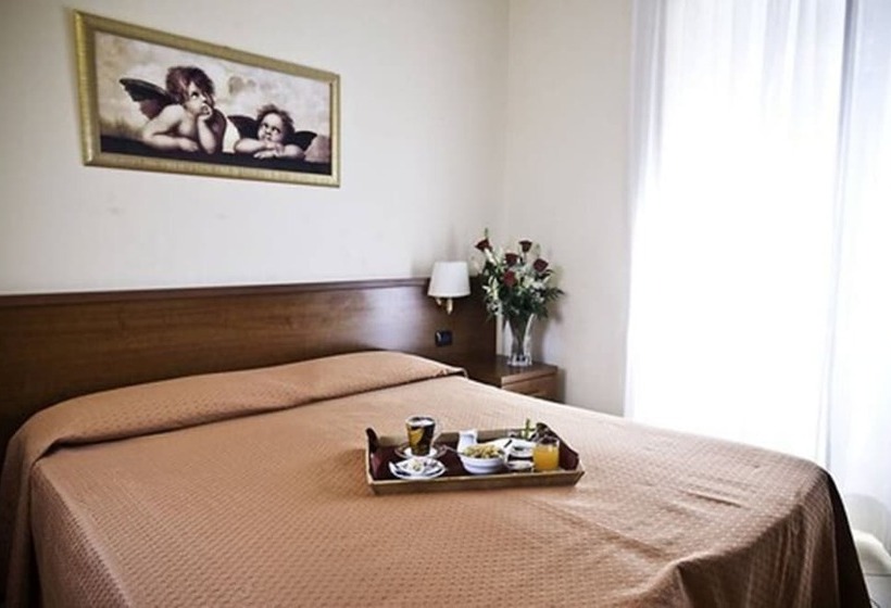 اتاق استاندارد چهار تخته, Priscilla