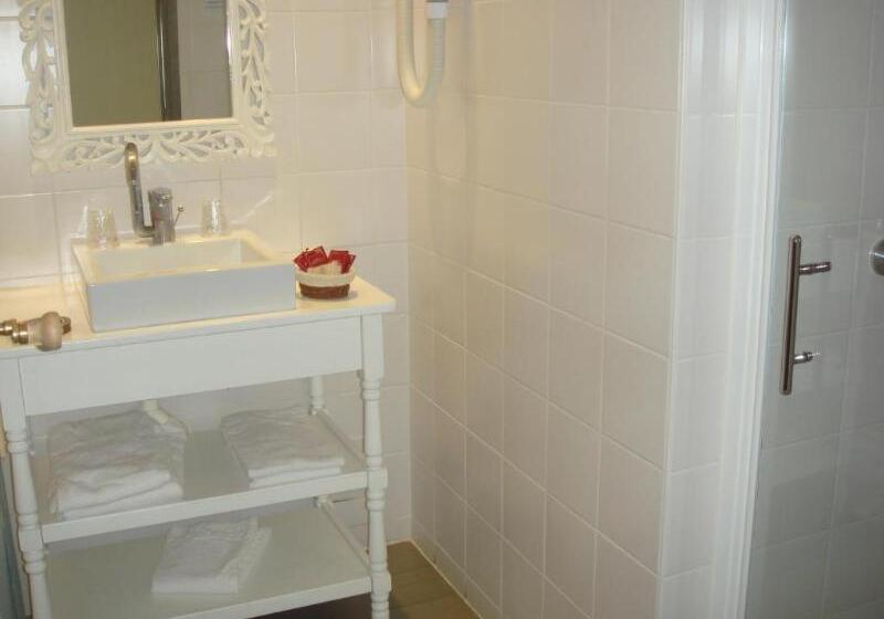 Номер Стандарт, Logis Hôtel Le Central