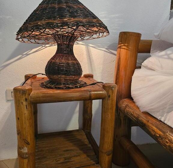 Номер Deluxe, Big Bamboo Beach Resort Sipalay