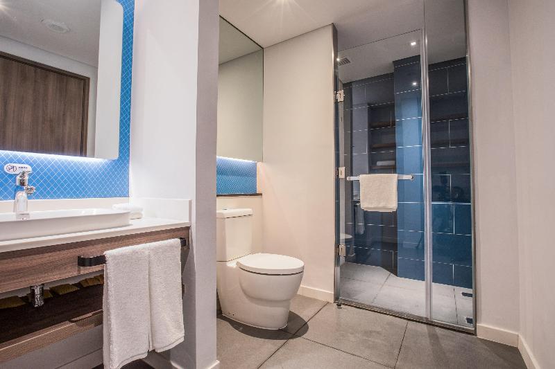 带大床的标准间, Holiday Inn Express Guizhou Qinglong, An Ihg