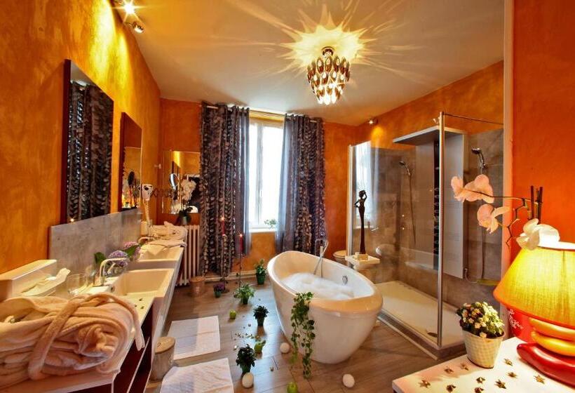 小型套房, Logis Hôtel Hostellerie Saint Jacques