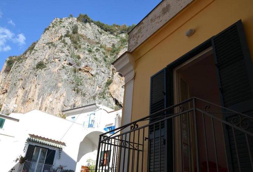 سوئیت جونیور با تراس, La Piazzetta