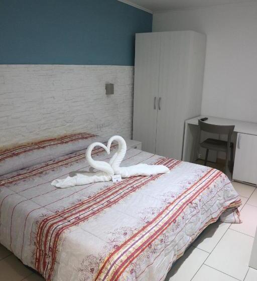 اتاق اقتصادی داخلی, Torquemada Beach Club