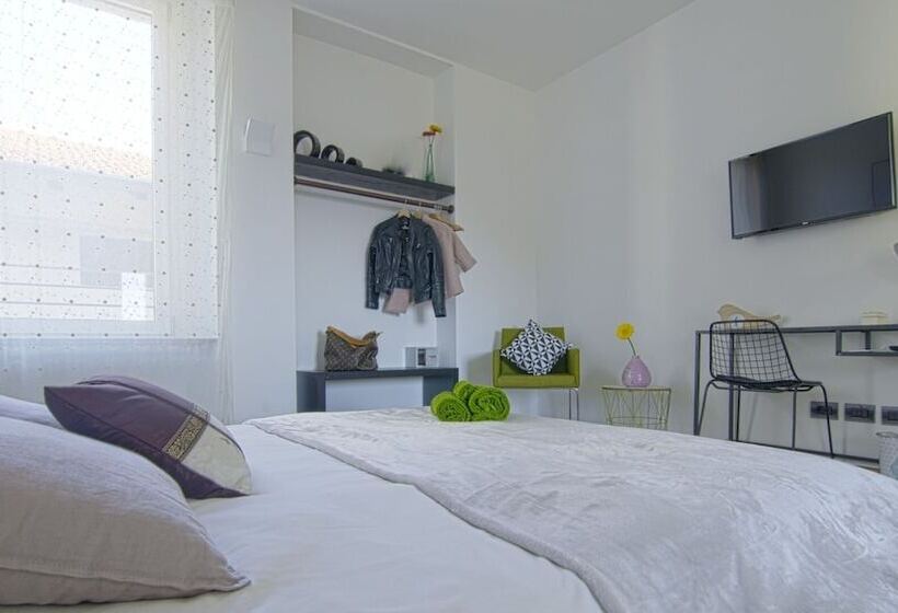 اتاق استاندارد با سرویس بهداشتی مشترک, Al Nifontano B&b   Ideal For Family Or Couples   2 Rooms   Lakeview