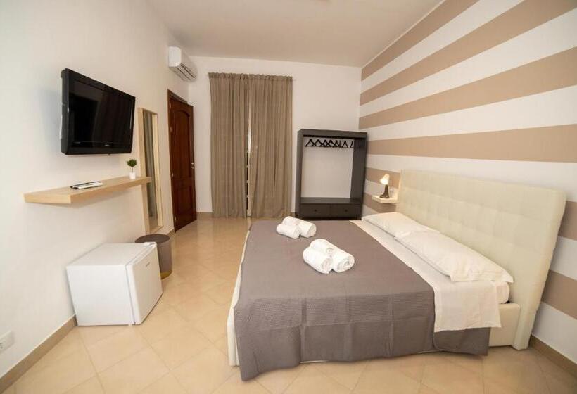 Трехместный Номер Стандарт с Балконом, B&b Zio Luciano