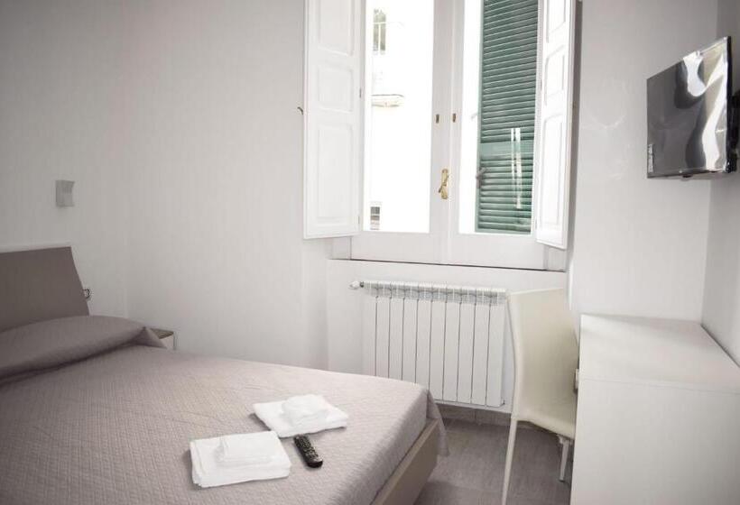 اتاق استاندارد با تخت بزرگ, Il Borgo