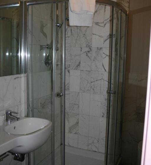 اتاق استاندارد چهار تخته, Albergo Cavallino