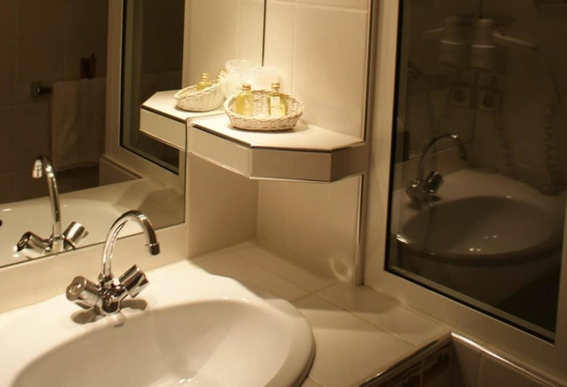 Номер Комфорт, Auberge La Tomette, The Originals Relais