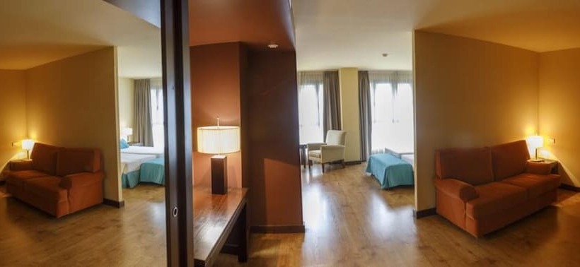 Семейный Номер, Gran Hotel Ciudad De Barbastro