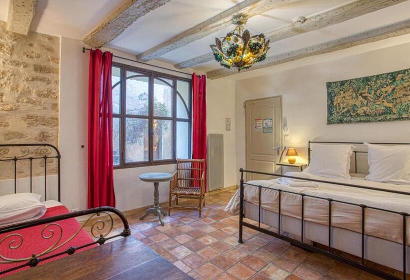 Трехместный Номер Классика, Hôtel Restaurant Les Remparts