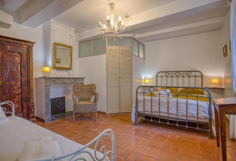 Номер Стандарт Трехместный, Hôtel Restaurant Les Remparts