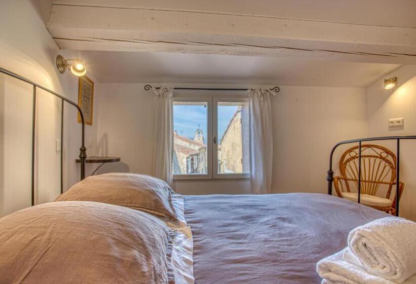 Номер Стандарт Трехместный, Hôtel Restaurant Les Remparts