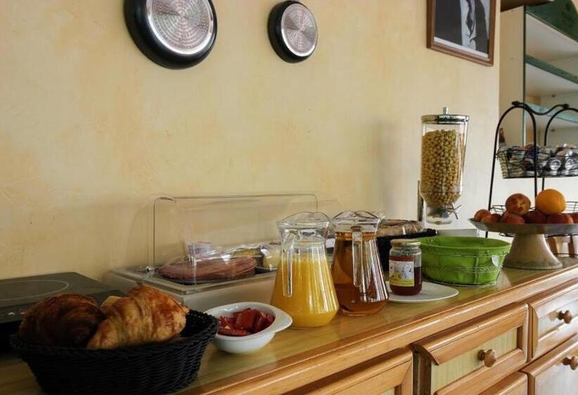 Семейный Номер, Logis Hotel Restaurant Auberge Les Rives De L Arzon