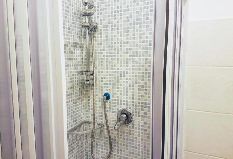 اتاق استاندارد با تخت بزرگ, B&b Napoli Storica