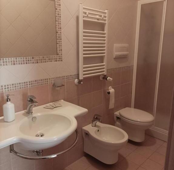 اتاق استاندارد سه نفره, Il Fiore Di San Giovanni B&b