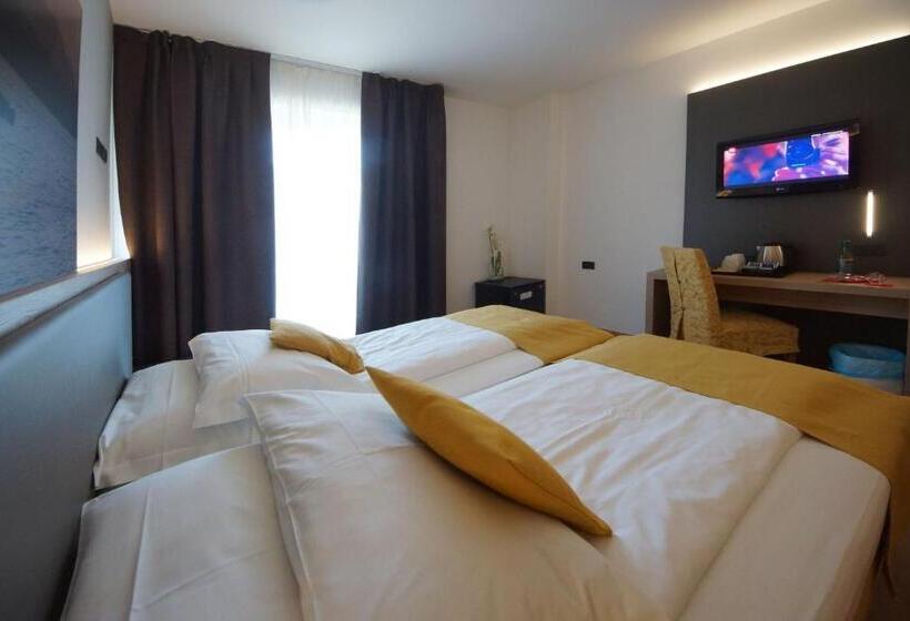 수피리어 룸, Ambassador Suite