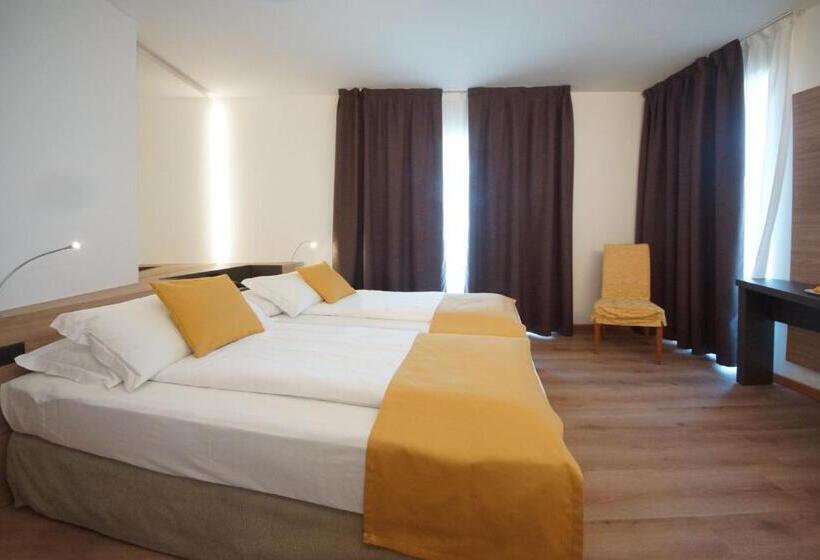 이코노미 룸, Ambassador Suite