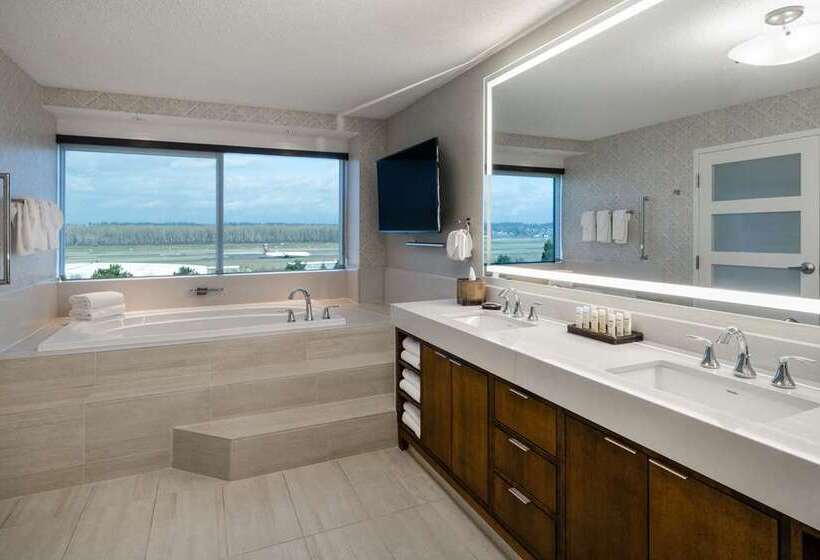 이그제큐티브 스위트 킹침대, Embassy Suites  Boston Logan Airport