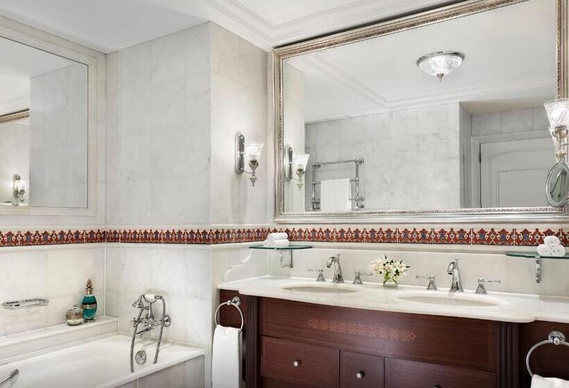 اتاق کلوب با چشم‌انداز, The Ritz Carlton, Istanbul At The Bosphorus