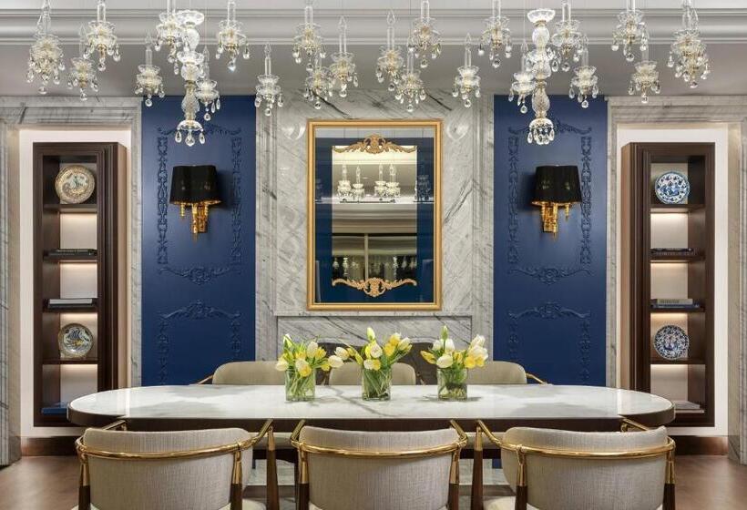 سوئیت کلوب با چشم‌انداز, The Ritz Carlton, Istanbul At The Bosphorus