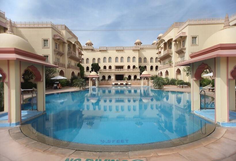 풀장 전망 디럭스 룸, Taj Hari Mahal Jodhpur