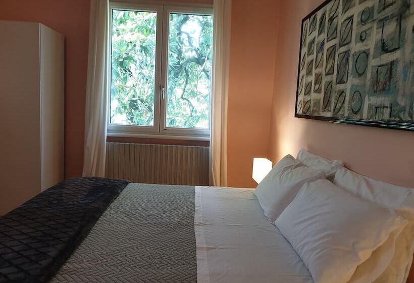 غرفة قياسية ثلاثية, B&b Villa Al Parco