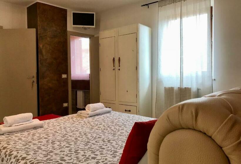 اتاق لوکس چهار تخته, B&b Albornoz