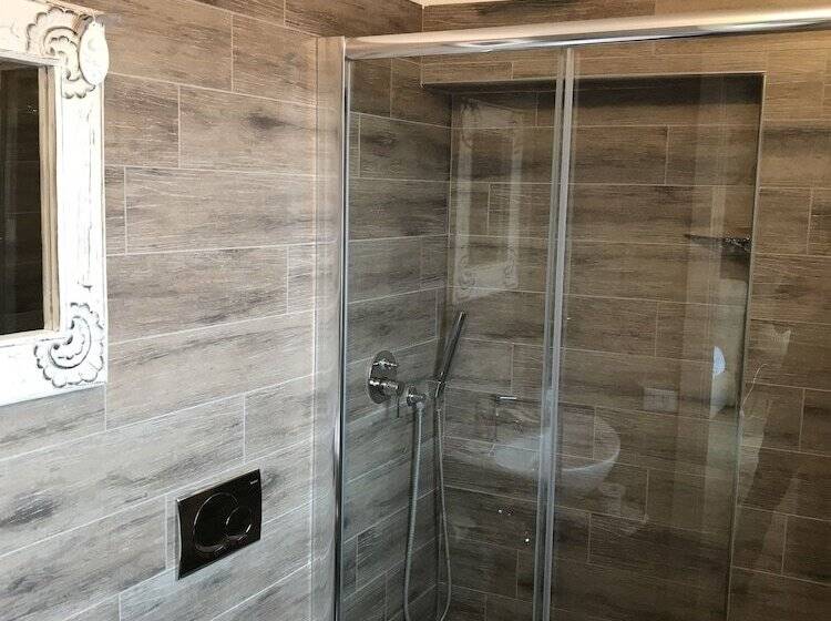 اتاق لوکس چهار تخته, B&b Albornoz