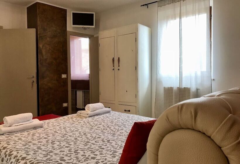 اتاق لوکس چهار تخته, B&b Albornoz