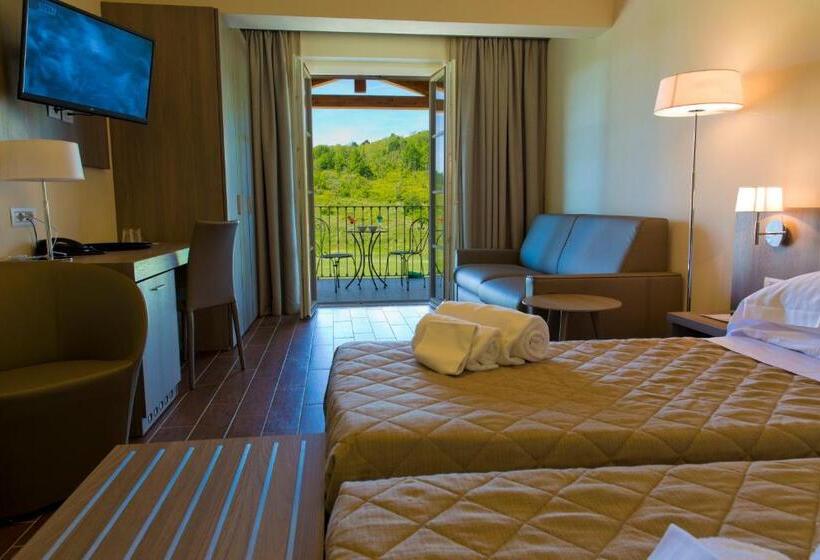 Семейный Номер, Villa Carolina Resort