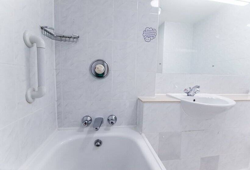 Номер Стандарт Трехместный, Airport Inn Gatwick