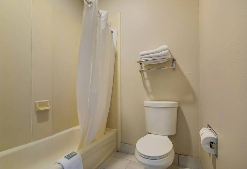 Люкс, Surestay Plus Hotel By Best Western Topeka