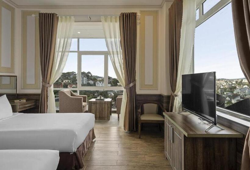 اتاق استاندارد با چشم‌انداز شهر, New Life Hotel   Da Lat