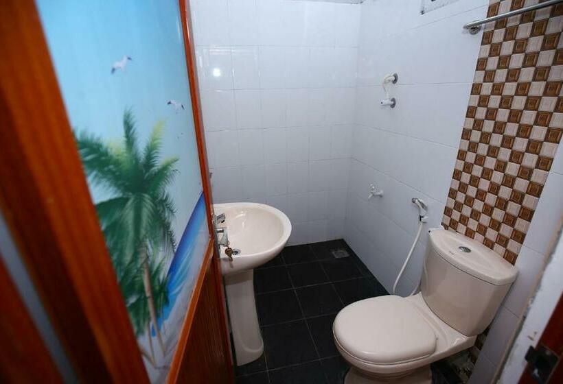 اتاق خانوادگی, Amadi Rest
