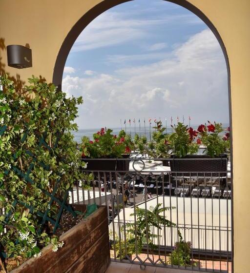 Номер Стандарт Вид на Озеро, Ristorante Miralago