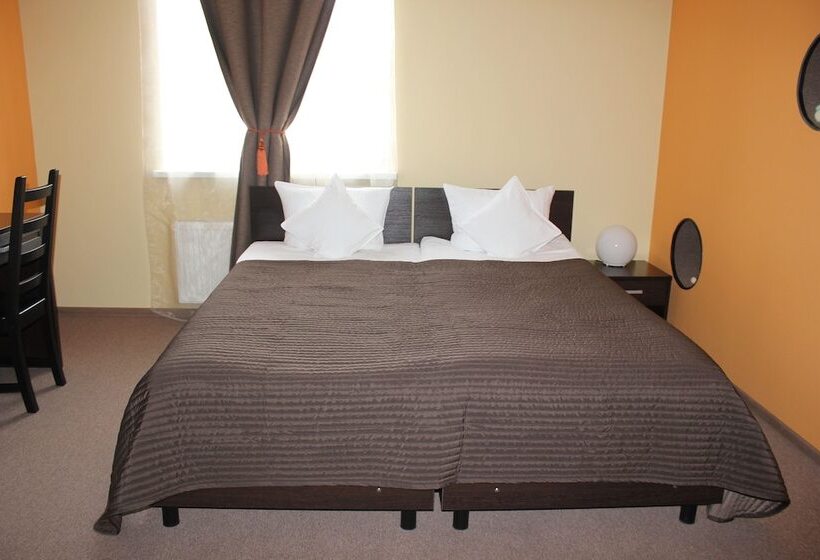 Семейный Номер, Vnukovo Hotel Moscow