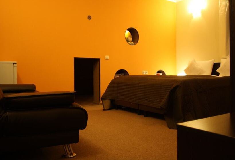 Семейный Номер, Vnukovo Hotel Moscow