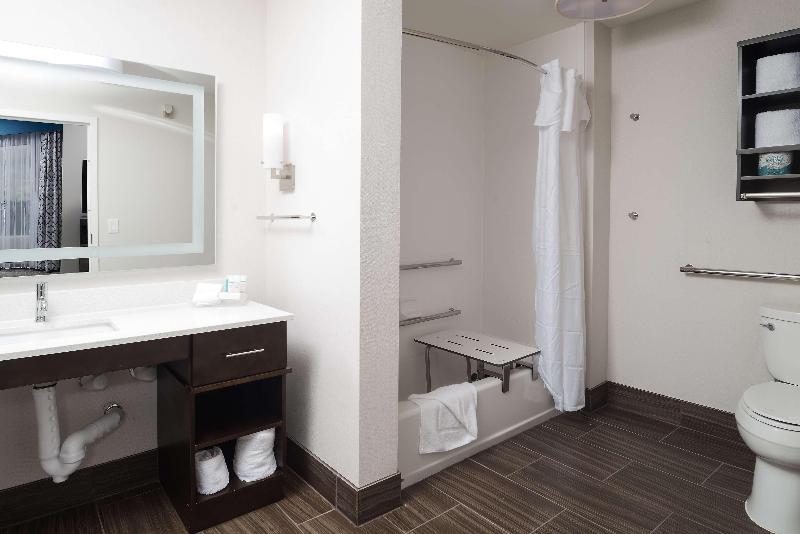 适合残疾人士使用的带超级大床的标准间, Hilton Garden Inn Memphis East Germantown, Tn