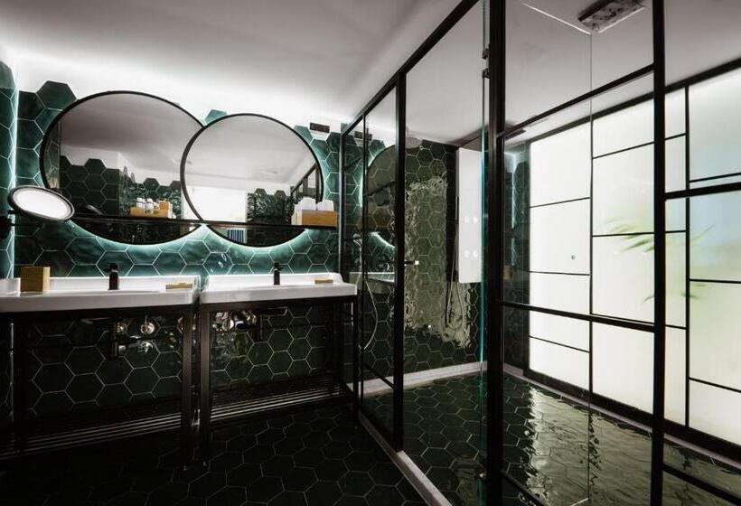 Люкс Вид на Сад, The Bold Type Hotel, A Member Of Design Hotels