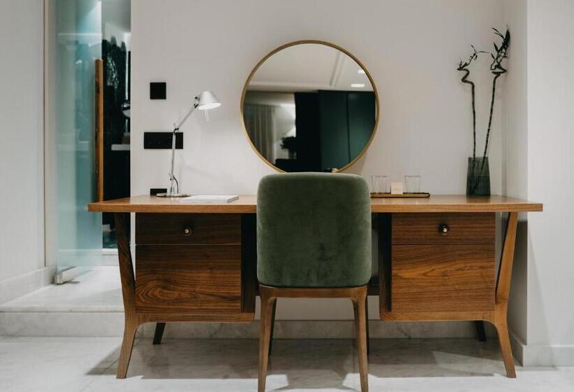 Люкс Вид на Сад, The Bold Type Hotel, A Member Of Design Hotels